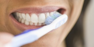 Cómo cepillarse correctamente los dientes